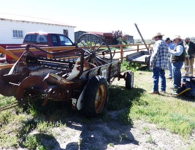 Moving equipment. Photo by Dawn Ballou, Pinedale Online.