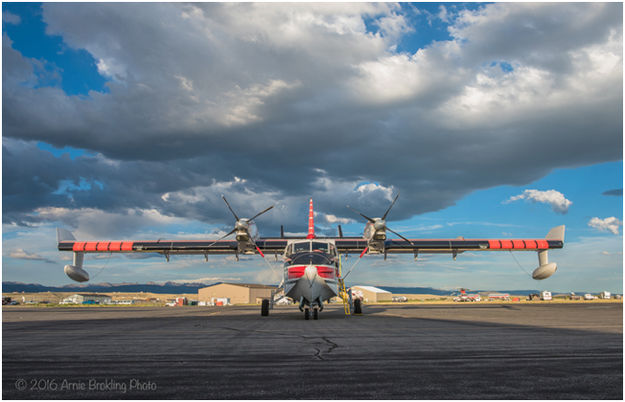 Bombadier 415 Super Scooper. Photo by Arnold Brokling.