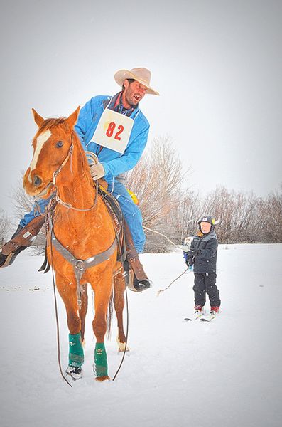 Hollerning thru the snow. Photo by Terry Allen.