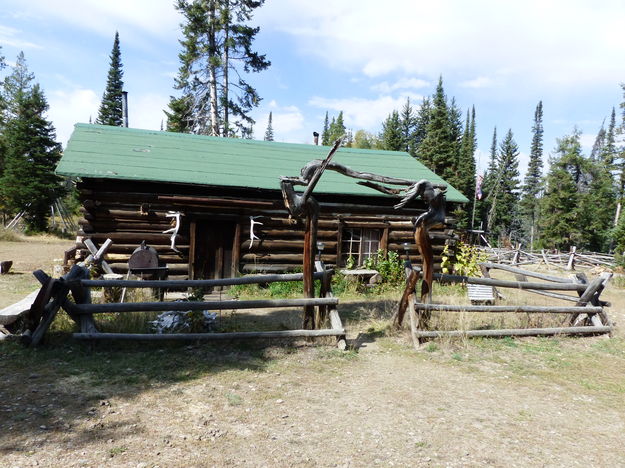 Craig Cabin. Photo by Dawn Ballou, Pinedale Online.