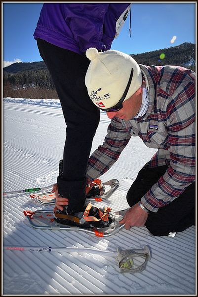 Jason Ray Helps a Competitor. Photo by Terry Allen.