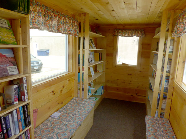 Little Mobile Library. Photo by Dawn Ballou, Pinedale Online.