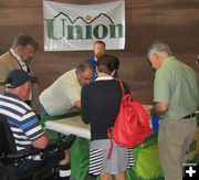 Looking at maps. Photo by Dawn Ballou, Pinedale Online.