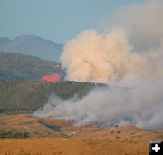 Evening retardant drop. Photo by Pinedale Online.