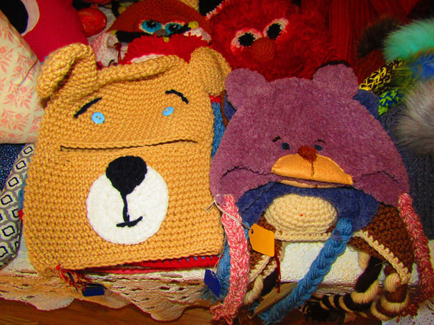 Cute hats. Photo by Dawn Ballou, Pinedale Online.