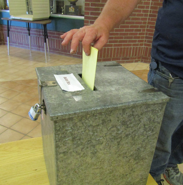 Voting. Photo by Dawn Ballou, Pinedale Online.