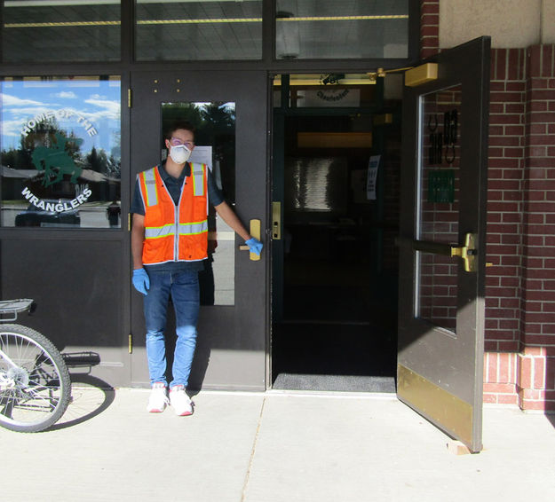 Door greeter. Photo by Dawn Ballou, Pinedale Online.