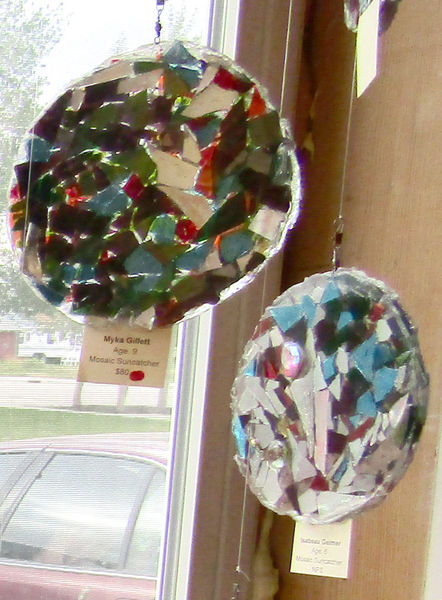 Mosaic Suncatchers. Photo by Dawn Ballou, Pinedale Online.