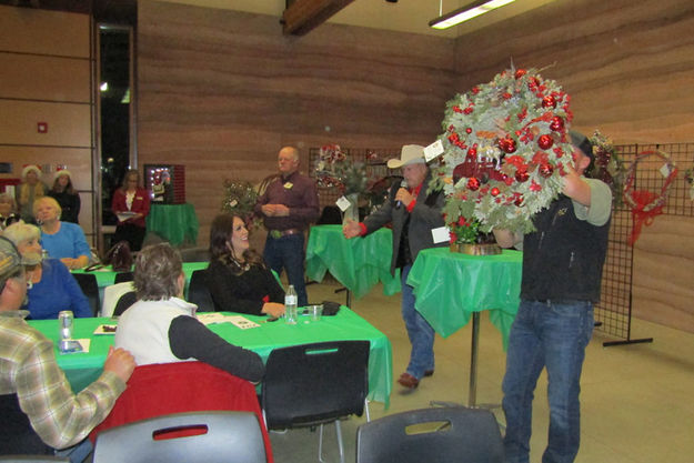 Showing wreaths. Photo by Dawn Ballou, Pinedale Online.