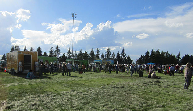 Big Crowd. Photo by Dawn Ballou, Pinedale Online.