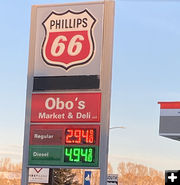 Gas prices in Pinedale. Photo by Dawn Ballou, Pinedale Online.