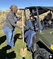 Rusty holds golden shovel. Photo by Dawn Ballou, Pinedale Online.